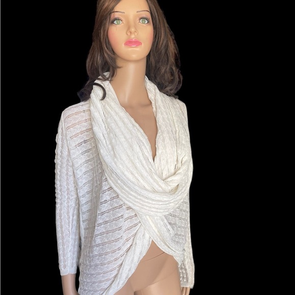 Alice & Olivia -ivory Eyelet Knit
Draped Neckline Sweater Sz (?) - Picture 4 of 16